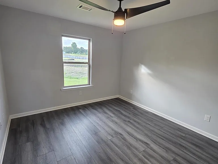 26 Grandstand Dr — Photo 7