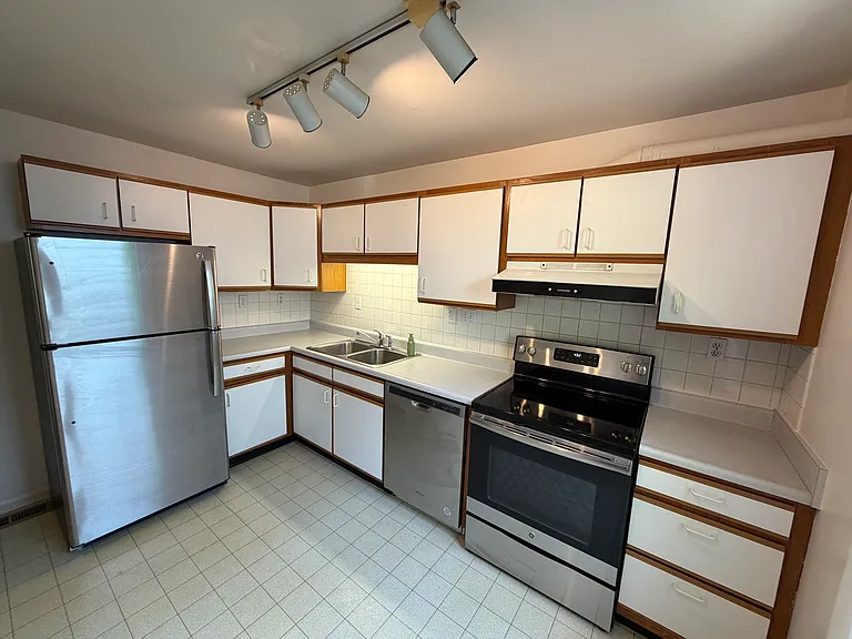 789 Ebner St — Photo 9