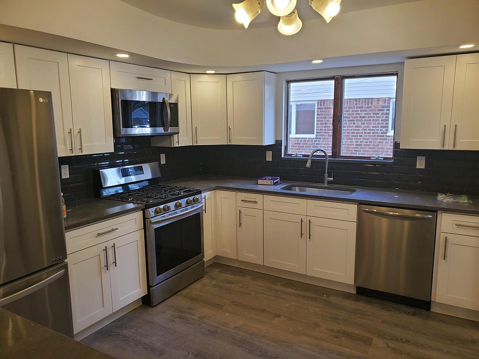 1st image of 2759 Strickland Ave Floor 1