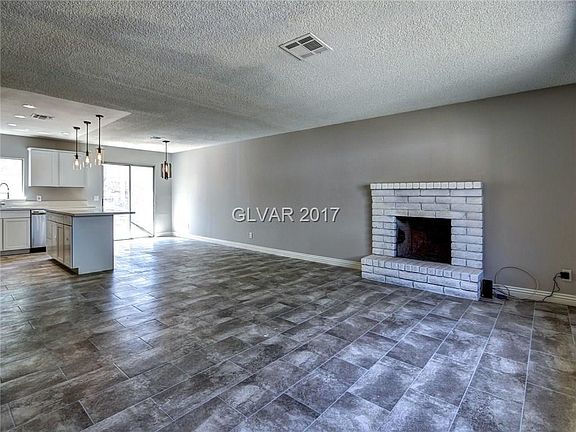 3rd image of 627 Glenwood Ln