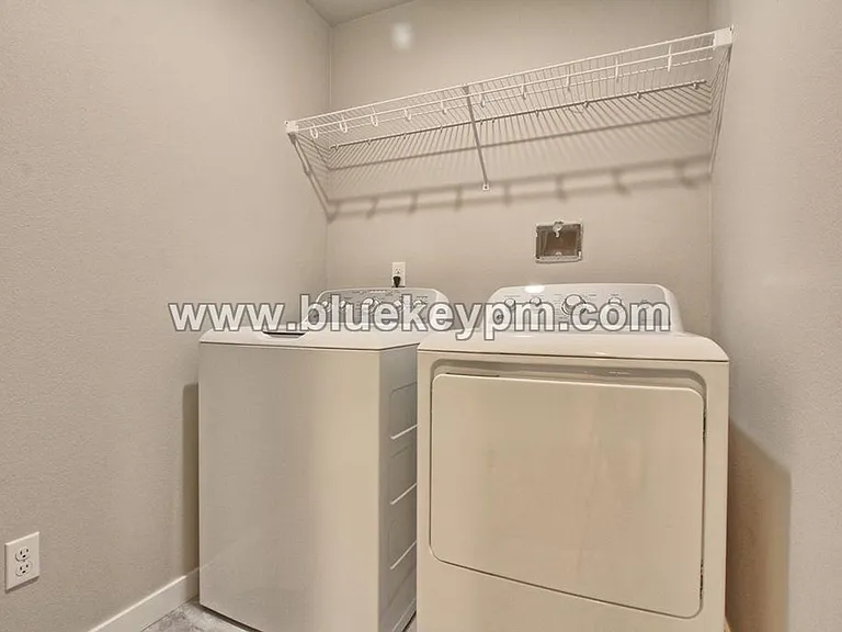18511 NE 44th Ave — Photo 10