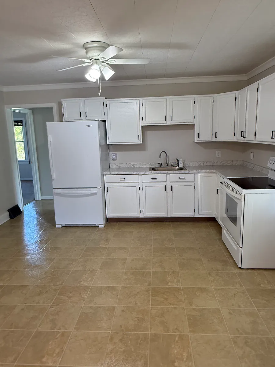 Eat In Kitchen - size approx 16x16 - 904B Hudson Ave