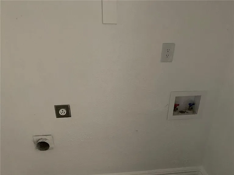5601 Squires Dr — Photo 20
