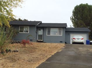 405 Corona Loop Rd, Roseburg, OR 97471