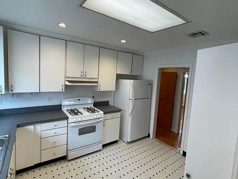 6448 Canal Blvd — Photo 12
