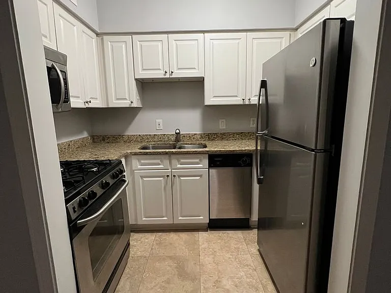 6980 Roswell Rd #E9 — Photo 3