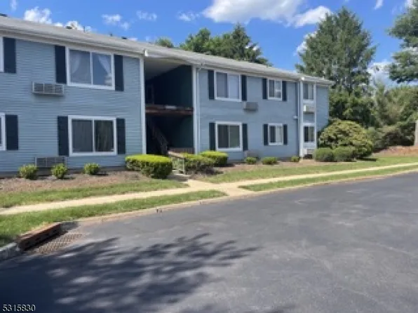 52 Norwich Pl, Franklin Twp., NJ 08873