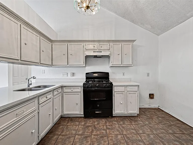 4632 Greenwood Dr — Photo 9