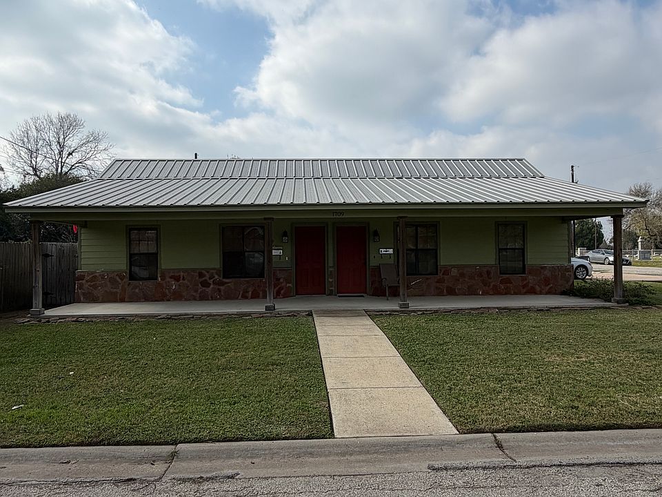 1st image of 1709 N Moody St #A