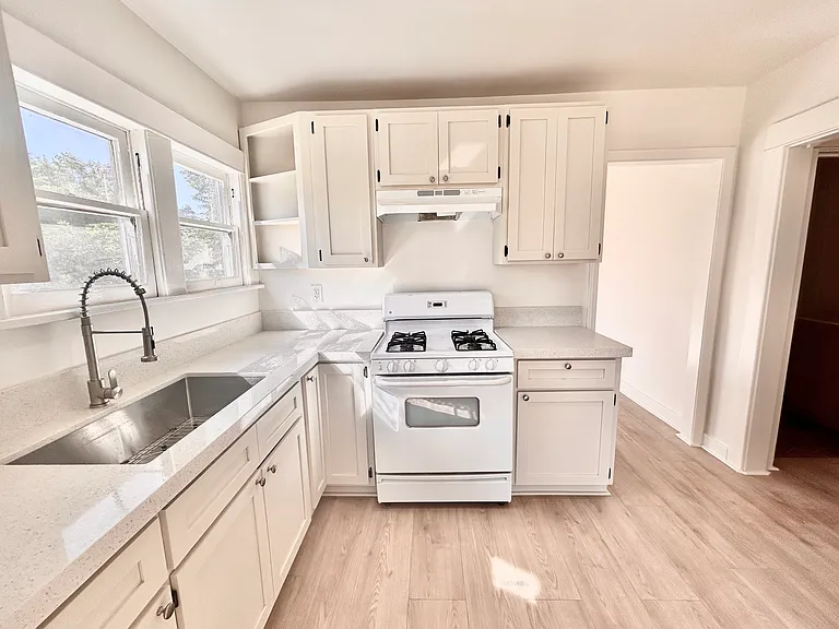 1765 Clinton St — Photo 7
