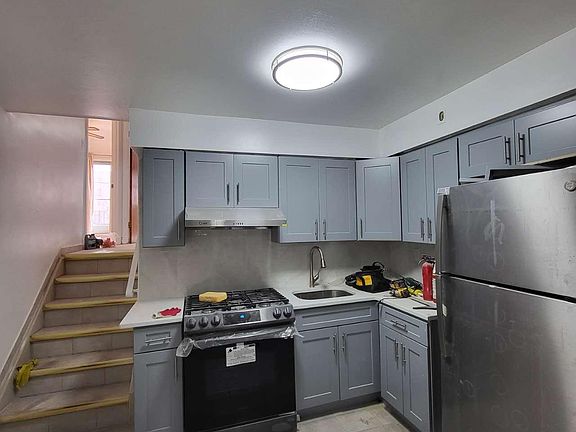 2nd image of 195 Bay 46th St APT 1