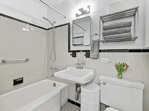 2727 Palisade Avenue image 10 of 18