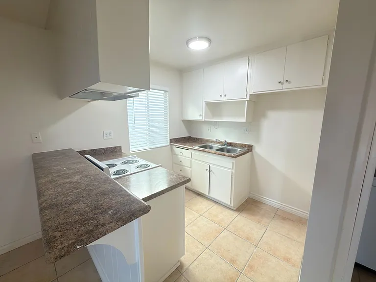 328 W Orangewood Ave #C — Photo 4