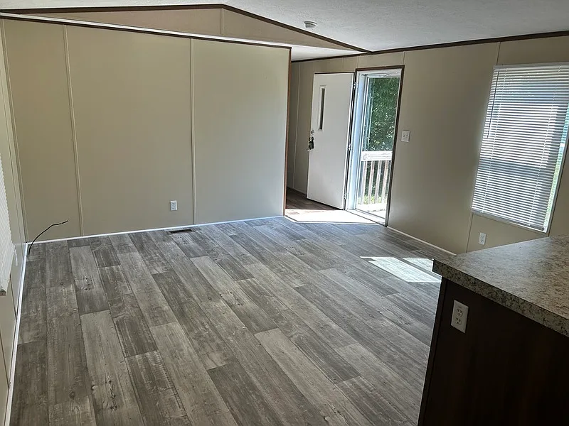 3 bed, 2.0 bath, $950 — Photo 4