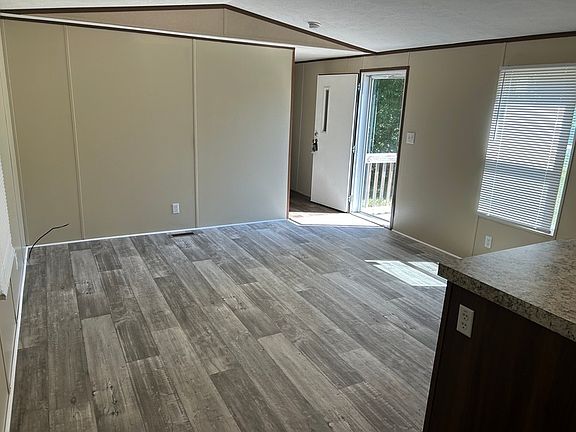4th image of 86 N King Edward Ct