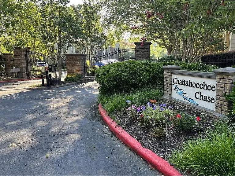 1138 Riverbend Club Dr SE — Photo 16