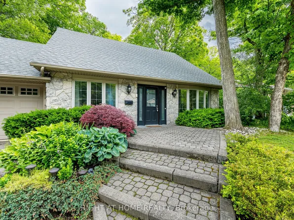 1941 Four Seasons Dr, Burlington, ON L7P 2Y3