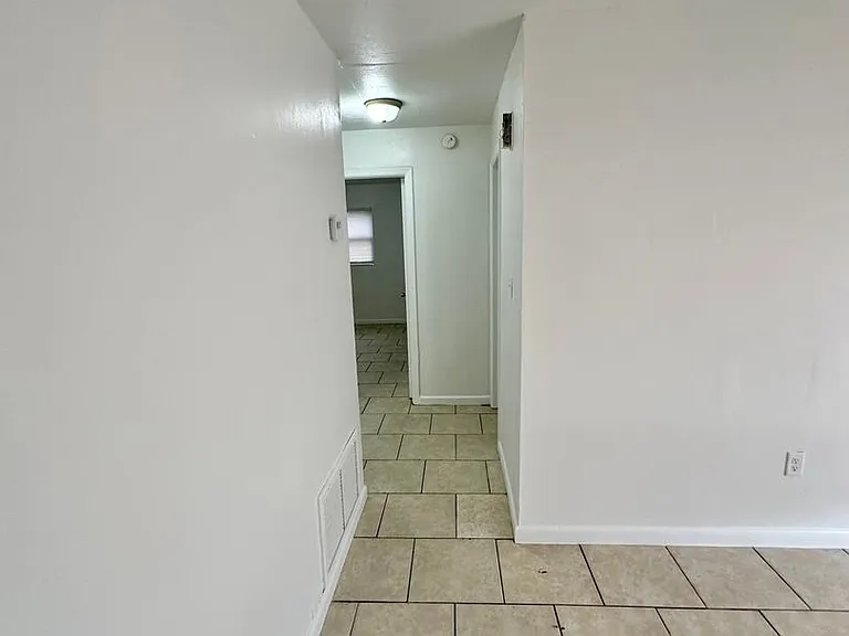 1317 Cambridge Dr — Photo 10