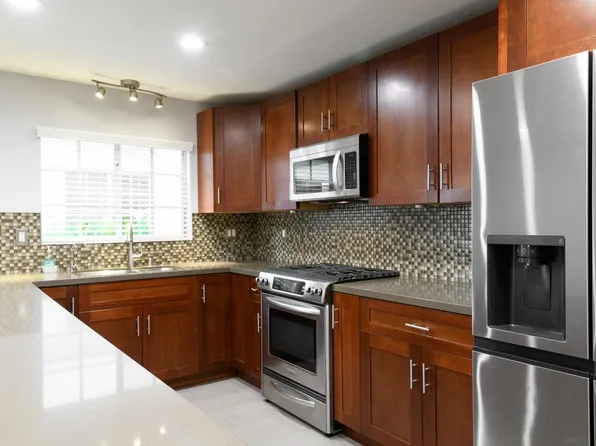 4444 Moorpark Way APT 105, Toluca Lake, CA 91602