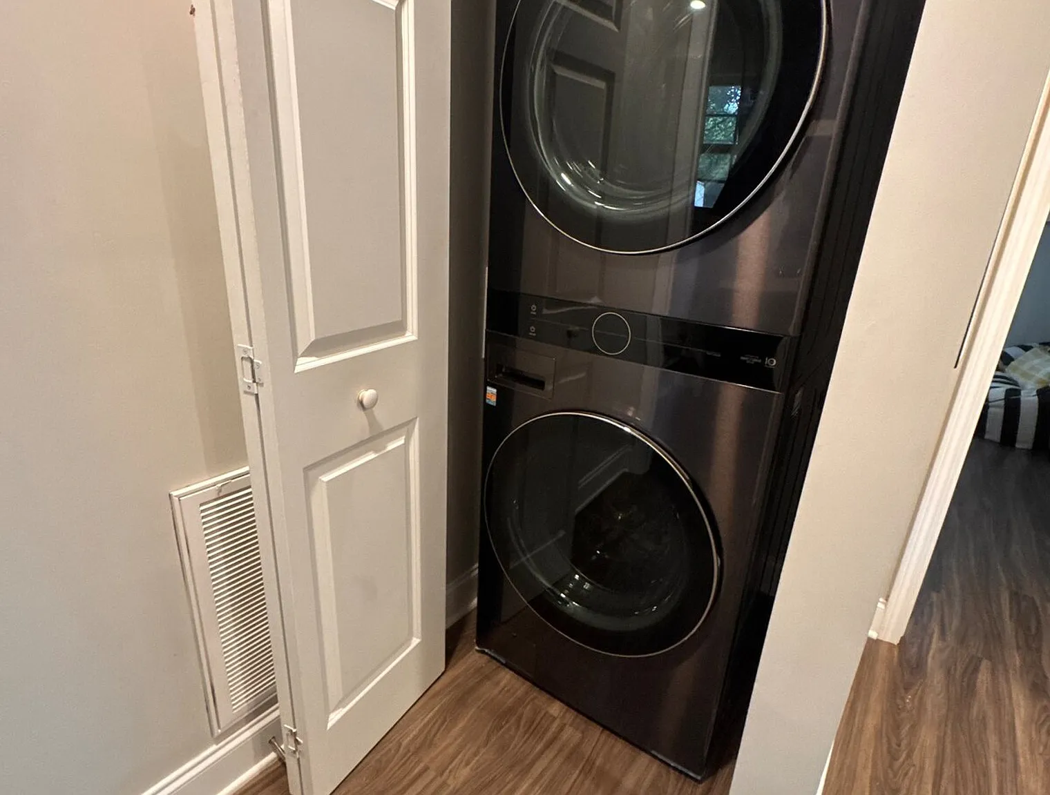 1 bed, 1.0 bath, $2,874 — Photo 2