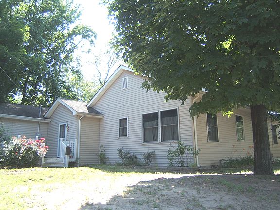 Ranch w/ attached garage