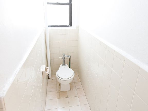 5th image of 455 W 34th St APT 11F