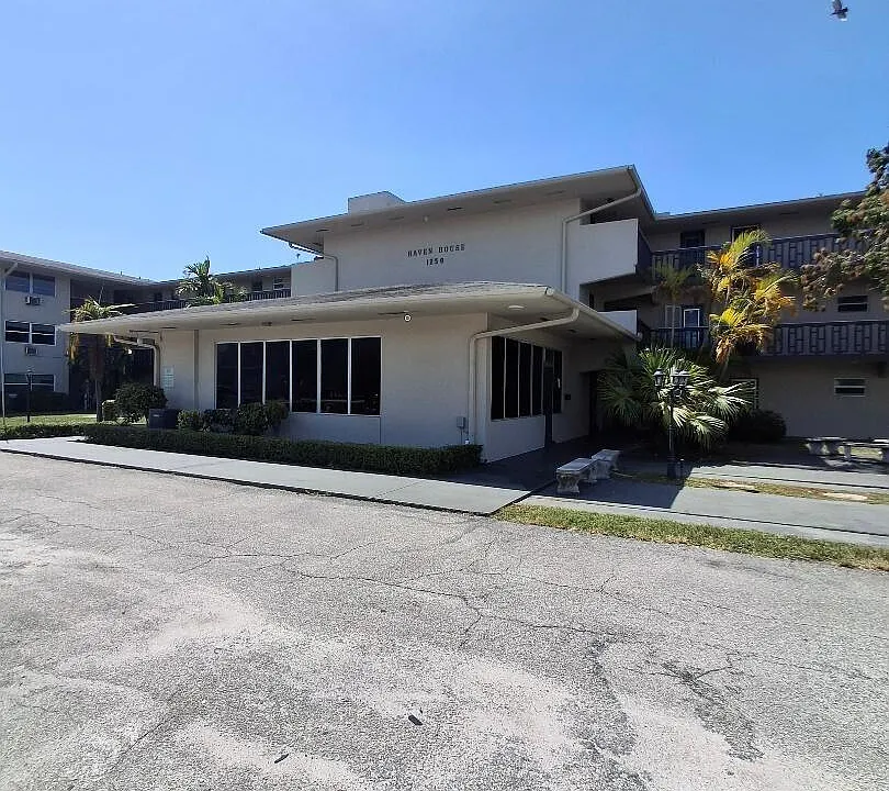1250 E Sample Rd #303