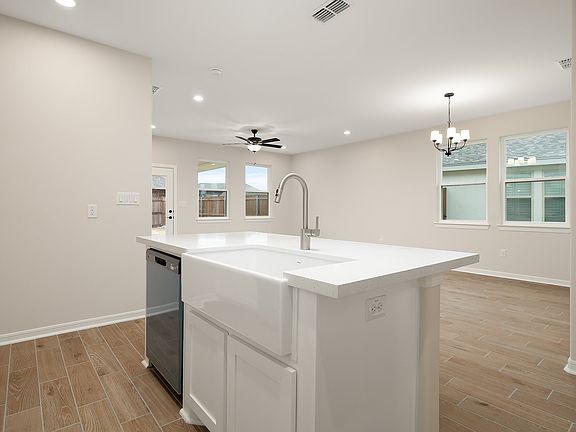 5th image of 8403 N 34th Ln
