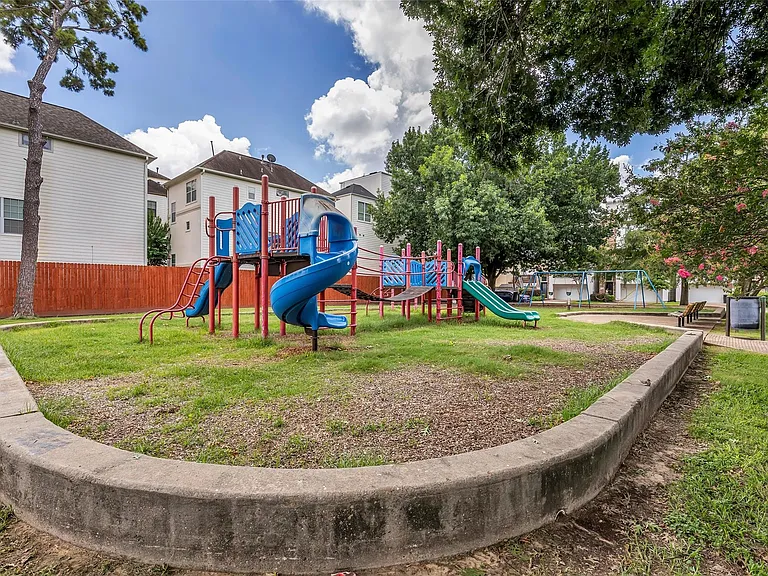 1423 Colorado St — Photo 25