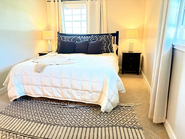 3427 N Twin Oaks Valley Rd — Photo 2
