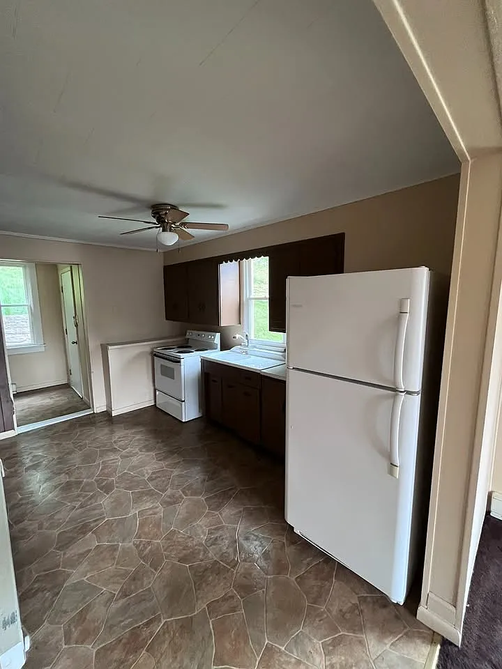 2 bed, $800 — Photo 2