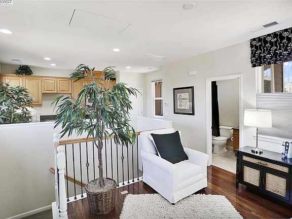 2nd image of 674 W Pasadena Ave #674