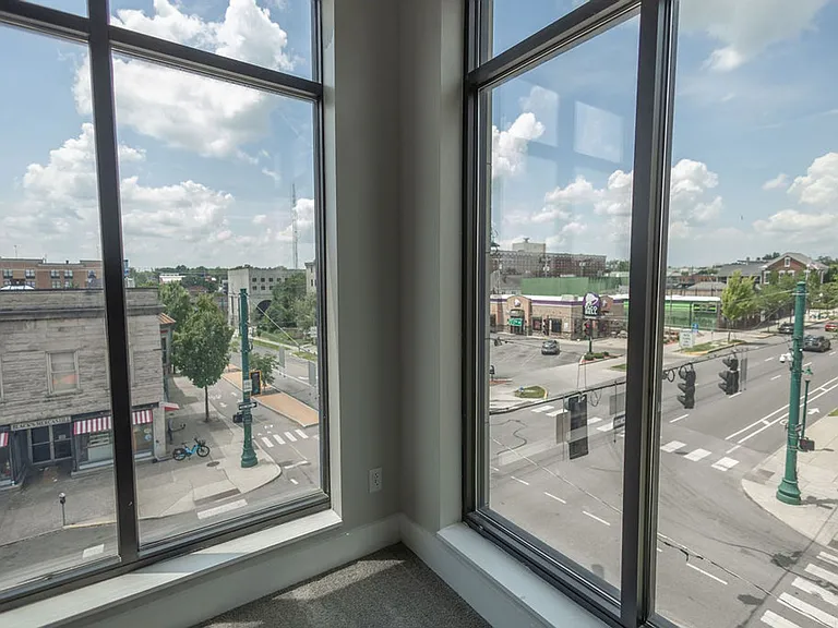 252 N Walnut St — Photo 33