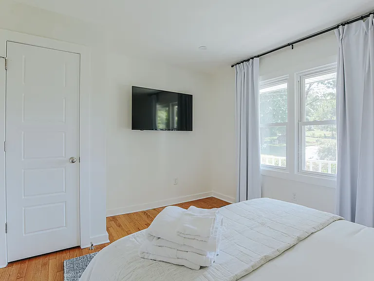 1023 King St — Photo 26