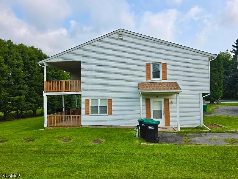 2 bed, 1.0 bath, $1,700 — Photo 2