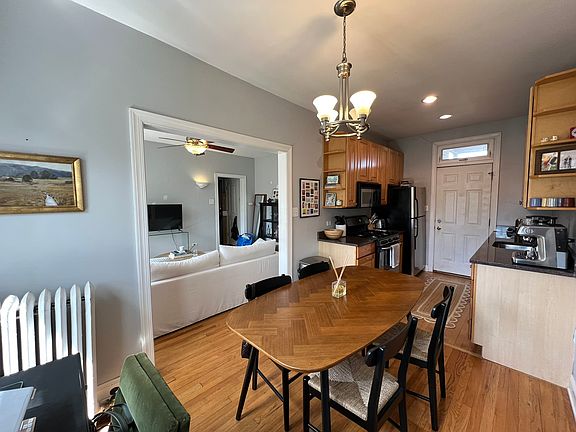 5th image of 613 W Arlington Pl APT 3S