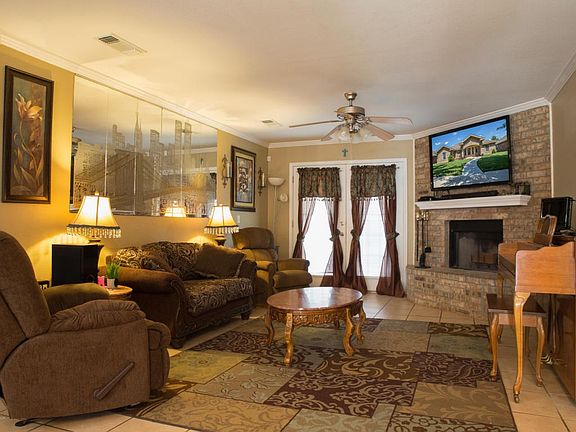 02Living Room