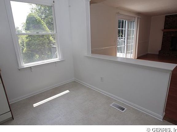 5th image of 1566 Wakerobin Ct