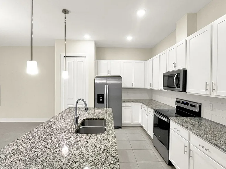 1471 Brookdale Ct — Photo 3