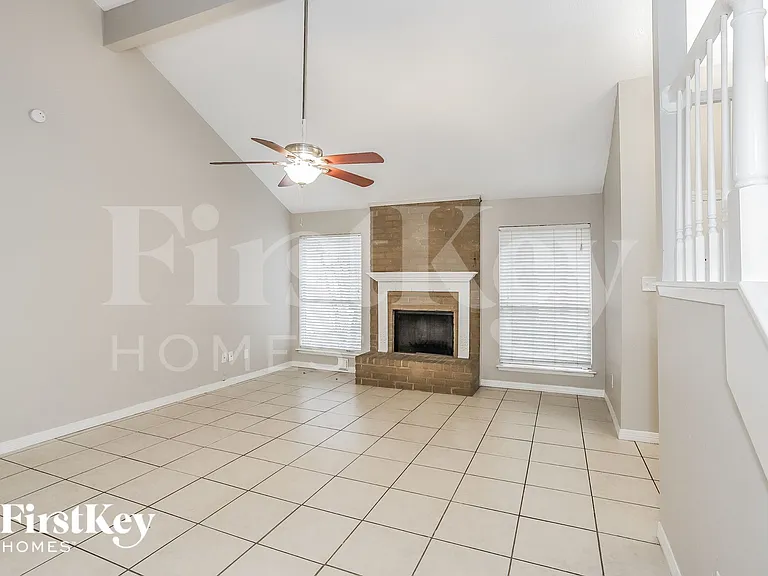 3127 Village Woods Dr — Photo 2