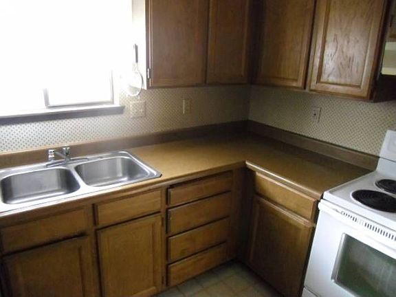 Kitchen w/dishwshr, garb