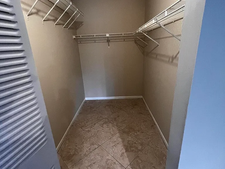 4215 S 57th Ave #E — Photo 6