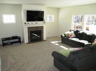 30 Stratton Pl, Delmar, NY 12054