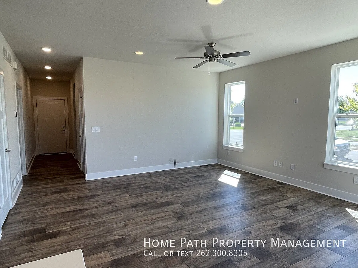 2 bed, 1600 sqft, $2,936 — Photo 4