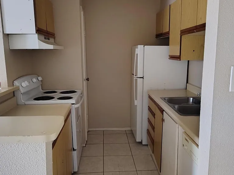 10100 S Gessner Rd #404 — Photo 3