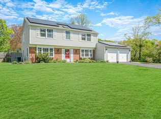 3 Blackwell Ln, Stony Brook, NY 11790