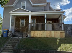 1060 3rd St NW, Grand Rapids, MI