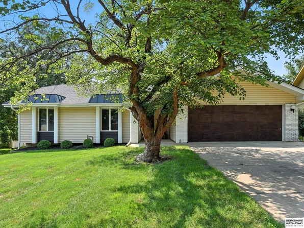 416 S 155th St, Omaha, NE 68154