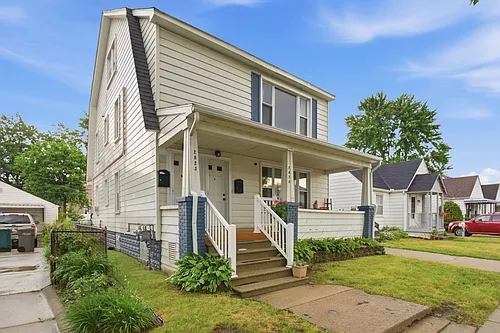 2823 Queen St Photo 1
