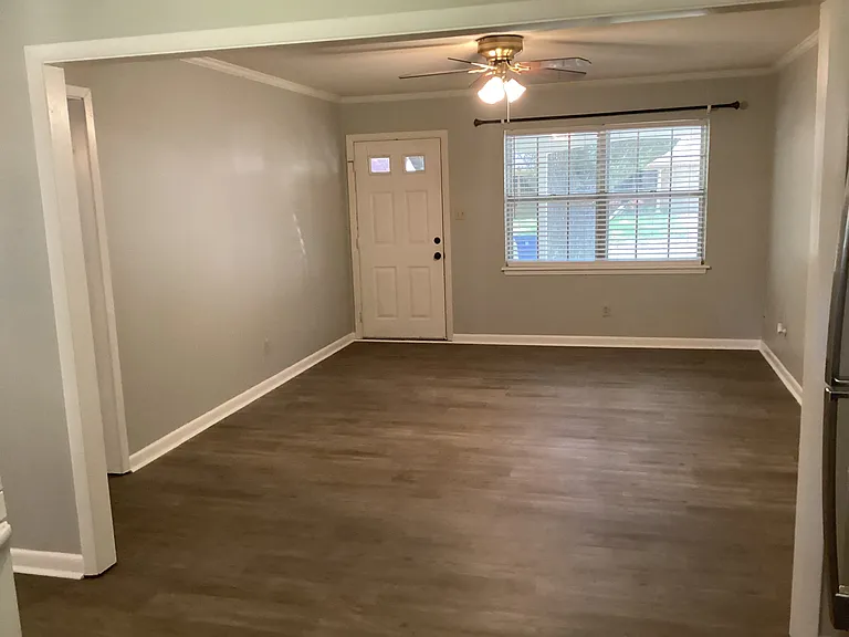 216 Brenda Dr — Photo 3